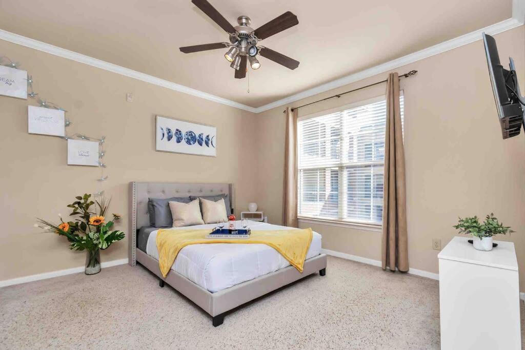Modern Condo Near Texas Medical Center W Free Parking Houston Exterior foto